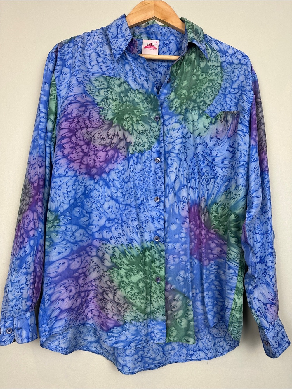 117.  vintage 100% silk lady footlocker button up watercolour blouse, blue
